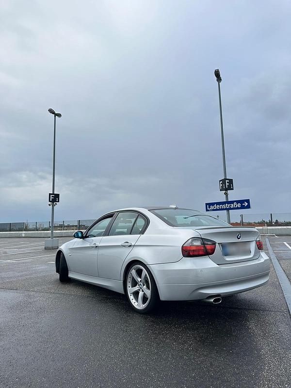 Gebraucht BMW 320 150 PS (110 kW) 2006 Silber Limousine