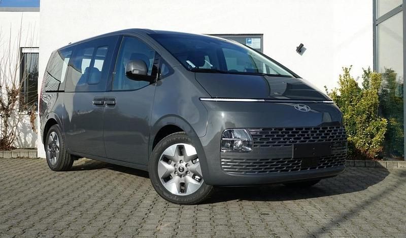 Neu Hyundai Staria 224 PS (164 kW) 2025 Metallic Van / Kleinbus