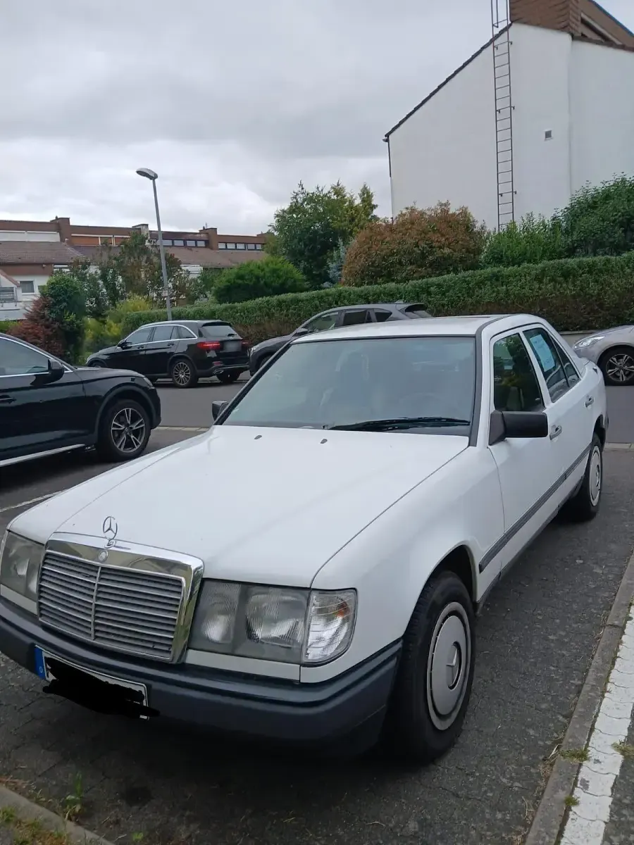 Gebraucht Mercedes 200 72 PS (52 kW) 1984 Weiß Limousine