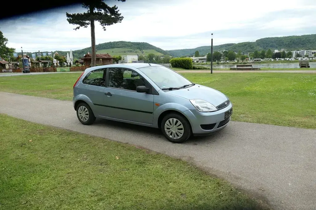 Gebraucht Ford Fiesta 60 PS (44 kW) 2005 Silber Kleinwagen