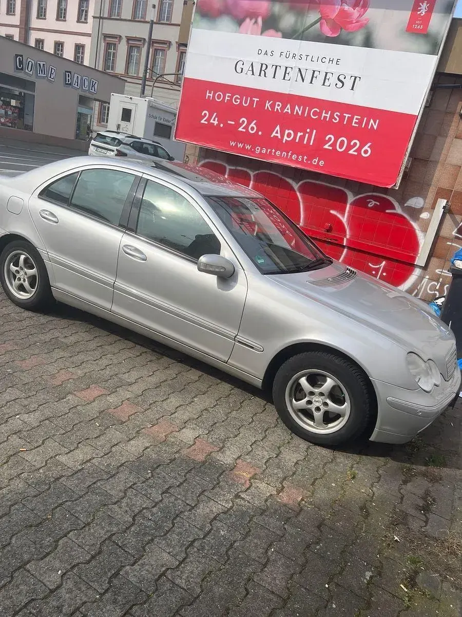 Używany Mercedes C220 Elegance 143 KM (105 kW) 2002 Srebrny Sedan/Limuzyna