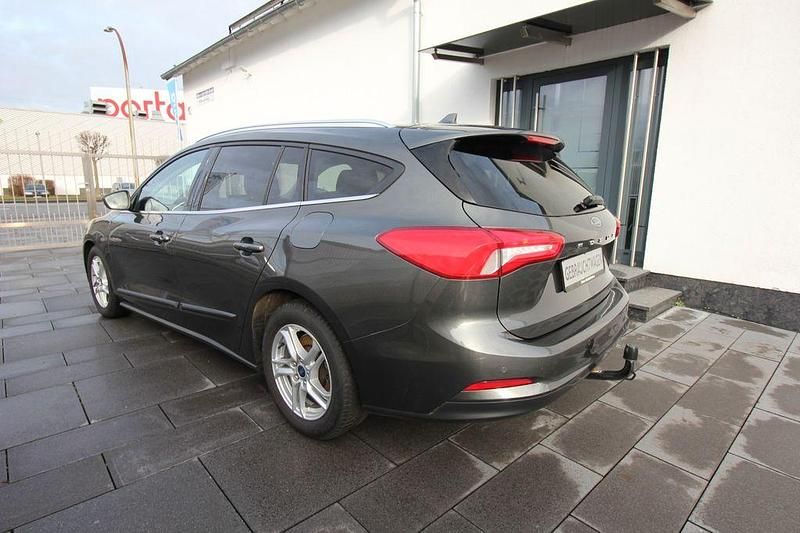 Gebraucht Ford Focus Cool & Connect 120 PS (88 kW) 2019 Grau Limousine