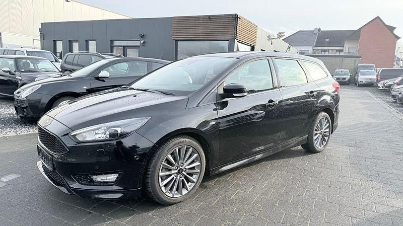 Schwarz Gebraucht 2018 Ford Focus ST-Line Limousine | 9.400 € (Fairer Preis) - Bild 1/4