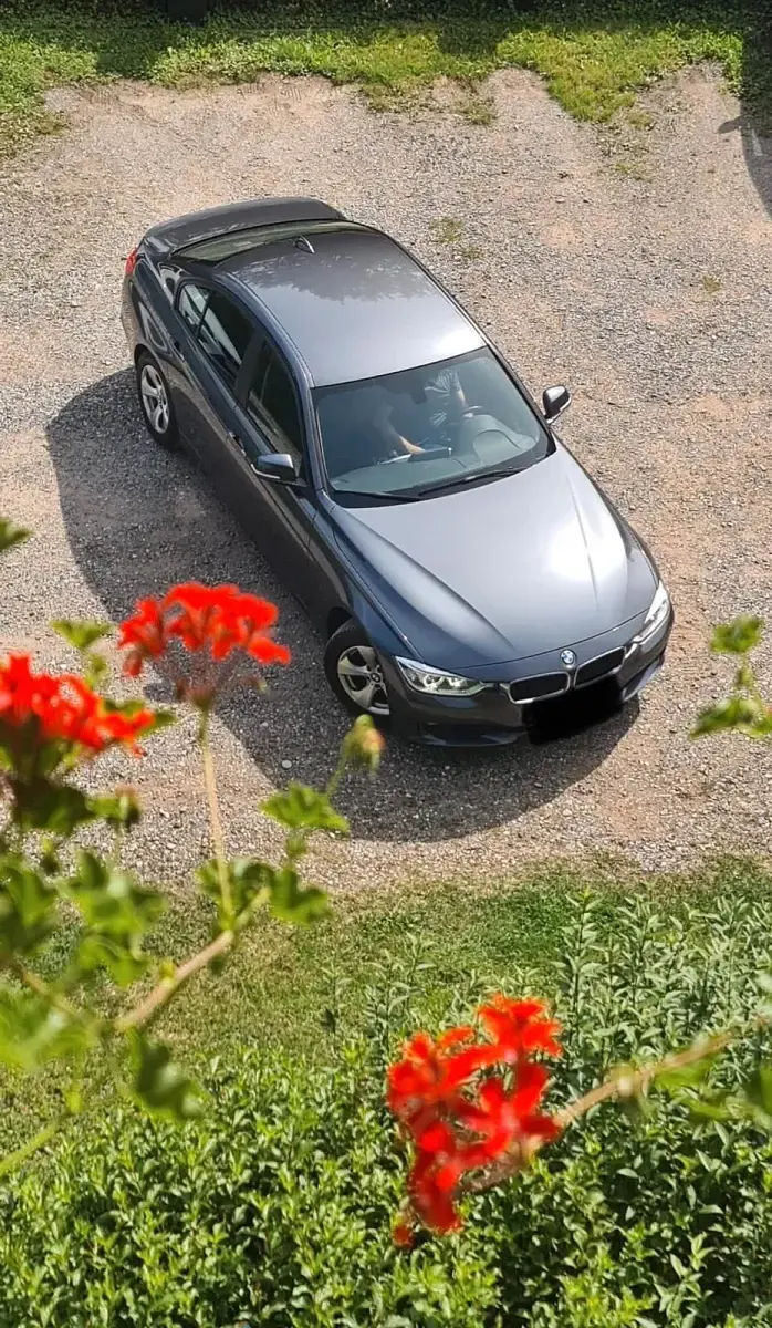 Gebraucht BMW 320 163 PS (119 kW) 2012 Grau Limousine