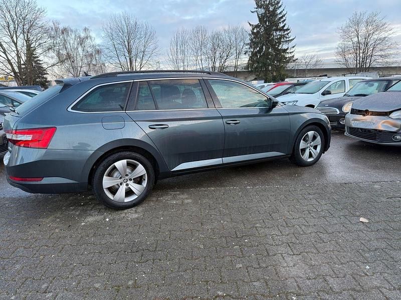 Gebraucht Skoda Superb Ambition 190 PS (139 kW) 2019 Grau Kombi
