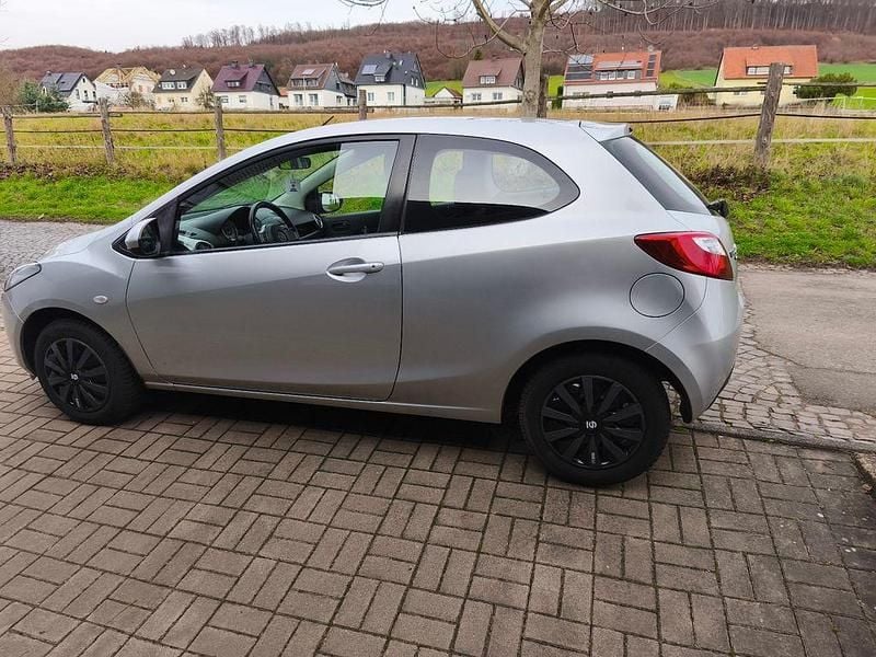 Silber Gebraucht 2009 Mazda 2 Impuls Limousine | 1.800 € (Guter Preis) - Bild 1/4