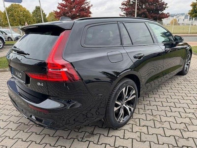 Gebraucht Volvo V60 Plus 197 PS (144 kW) 2025 Schwarz Kombi