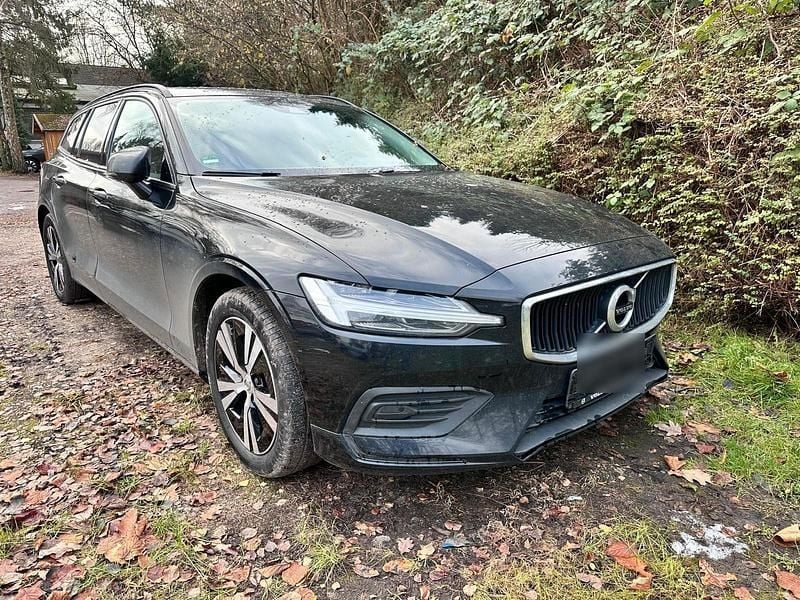 Gebraucht 2020 Volvo V60 Momentum Kombi | 14.999 € (Superpreis) - Bild 1/4