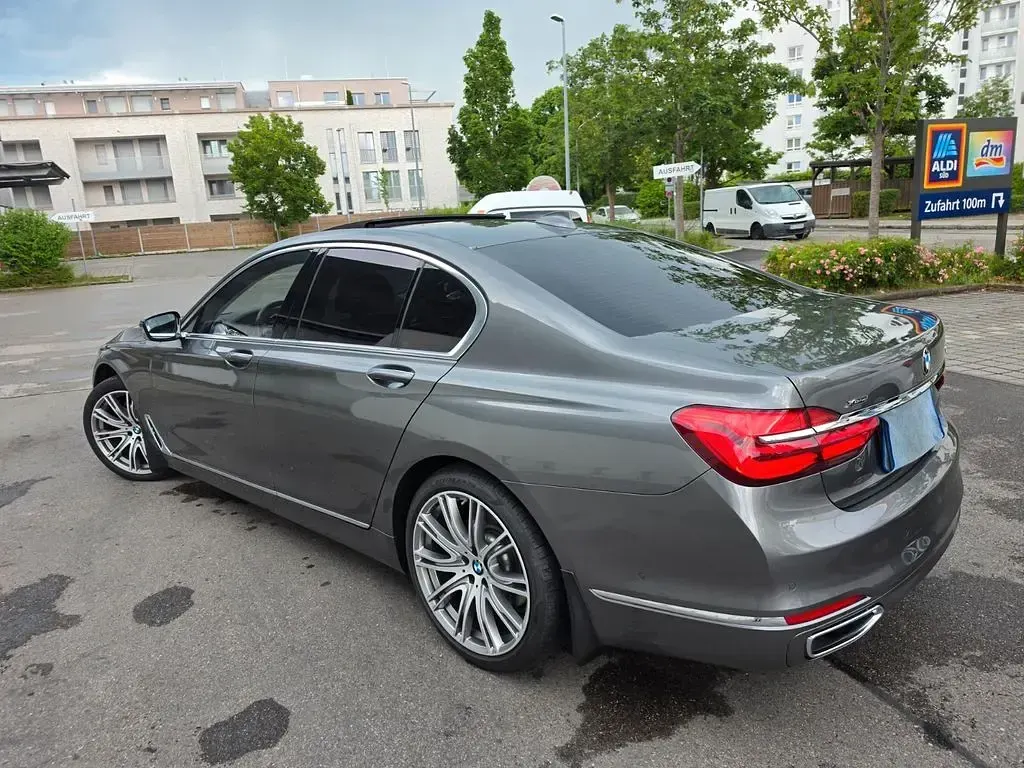 Gebraucht BMW 740 320 PS (235 kW) 2018 Grau Limousine