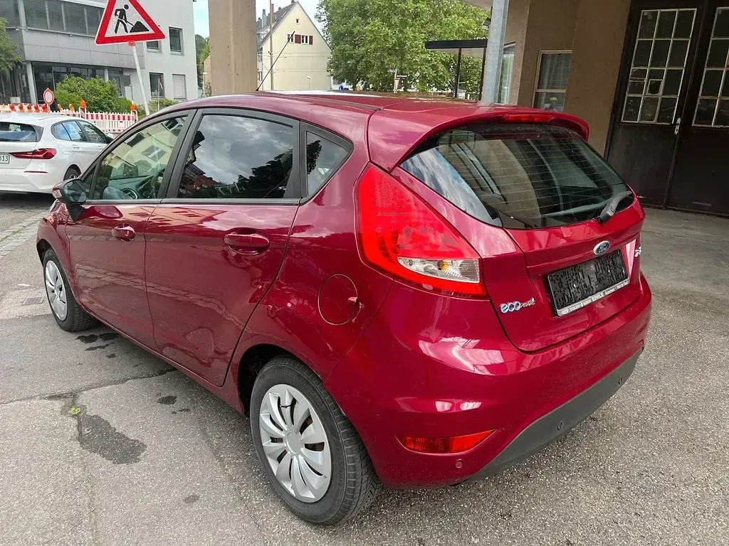 Gebraucht Ford Fiesta Trend 95 PS (69 kW) 2011 Rot Limousine