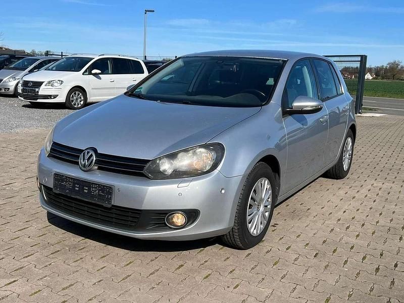 Gebraucht VW Golf VI Team 105 PS (77 kW) 2011 Reflexsilber Kleinwagen