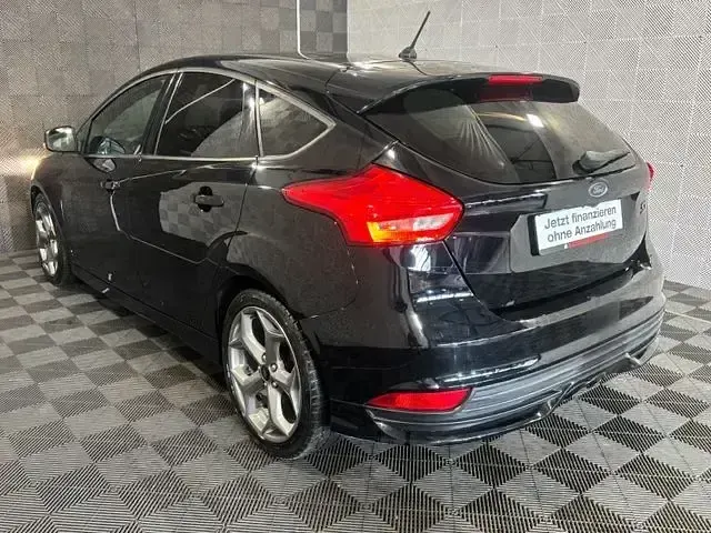 Używany Ford Focus ST 250 KM (183 kW) 2018 Czarny Sedan/Limuzyna
