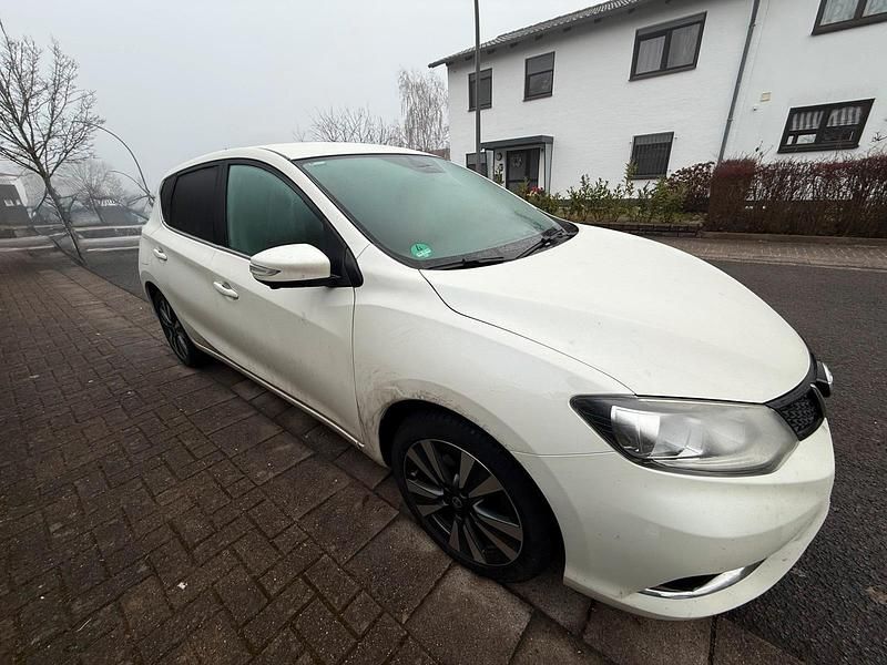Gebraucht Nissan Pulsar 116 PS (85 kW) 2017 Weiß Kleinwagen