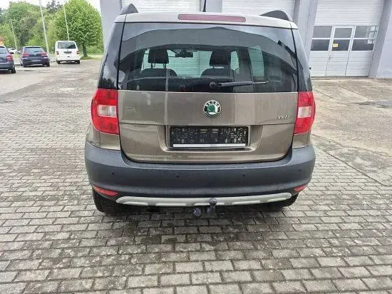 Gebraucht Skoda Yeti Plus Edition 105 PS (77 kW) 2013 Braun SUV