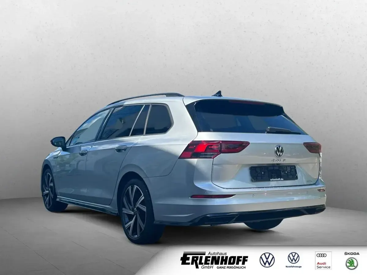 Gebraucht VW Golf VIII R-line 131 PS (96 kW) 2024 Silber Kombi