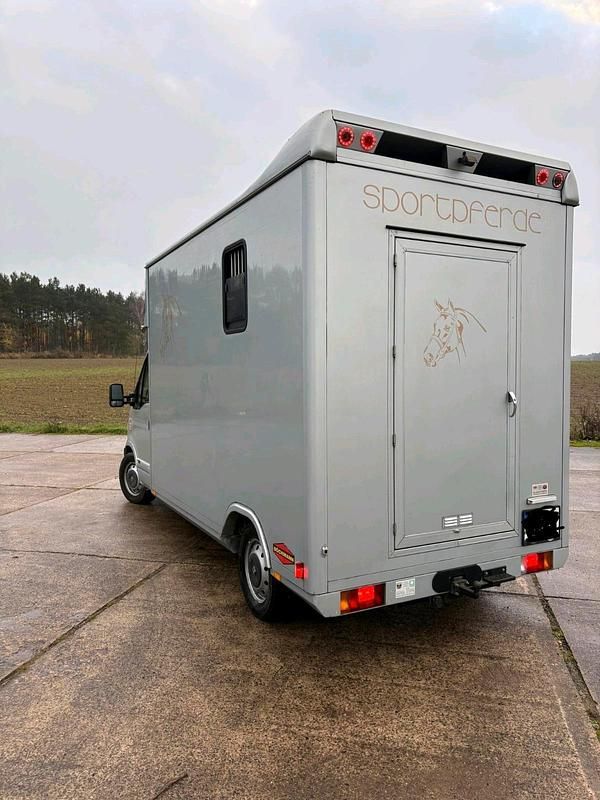 Gebraucht Renault Master 145 PS (106 kW) 2009 Silber Limousine