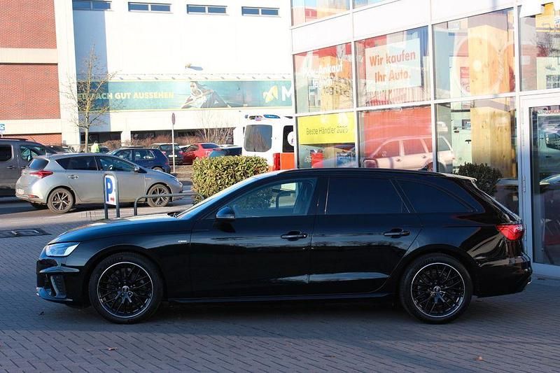 Gebraucht Audi A4 S-Line 163 PS (119 kW) 2023 Mythosschwarzmet. (metallic) Kombi