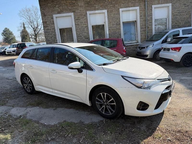 Gebraucht Toyota Avensis Comfort 147 PS (108 kW) 2017 Weiß Kombi