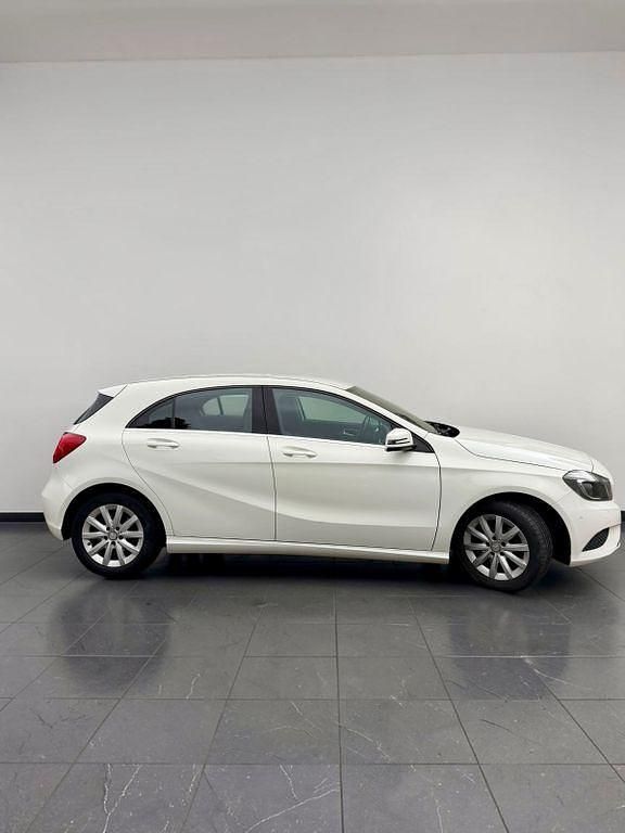 Gebraucht Mercedes A180 122 PS (89 kW) 2015 Weiß Limousine