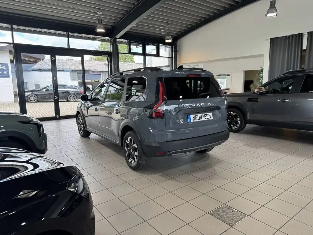 Neu Dacia Jogger Journey 122 PS (89 kW) 2026 Schiefer grau Van / Kleinbus
