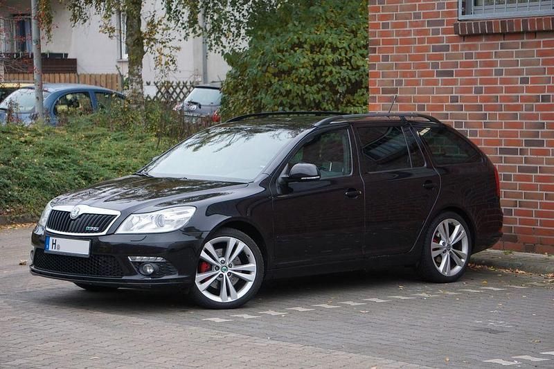 Schwarz Gebraucht 2011 Skoda Octavia RS Kombi | 7.400 € (Fairer Preis) - Bild 1/4