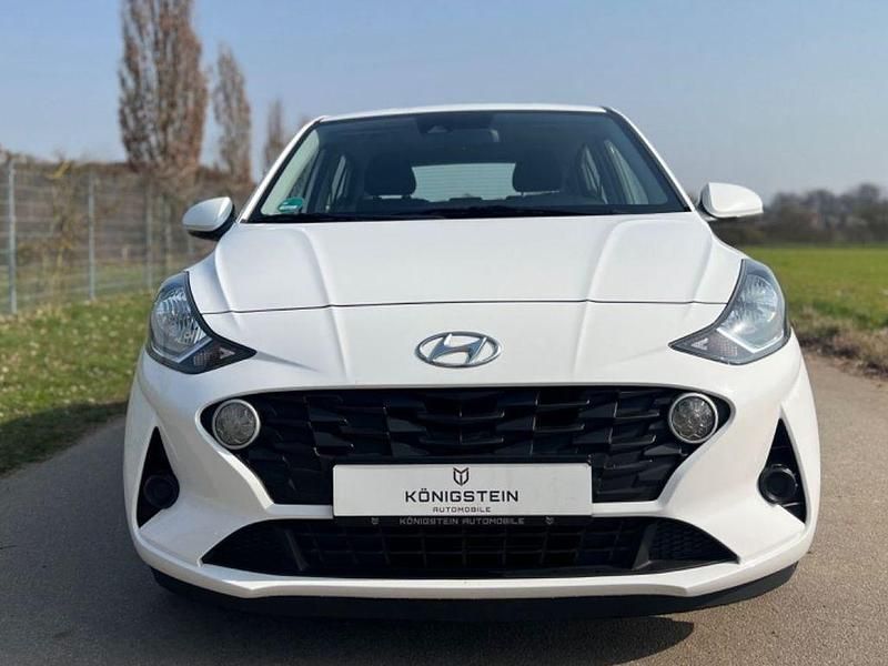 Gebraucht Hyundai i10 Trend 84 PS (61 kW) 2022 Weiß Kleinwagen