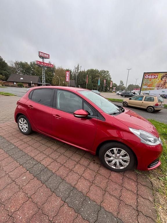 Gebraucht Peugeot 208 Allure 99 PS (72 kW) 2017 Rot Kleinwagen