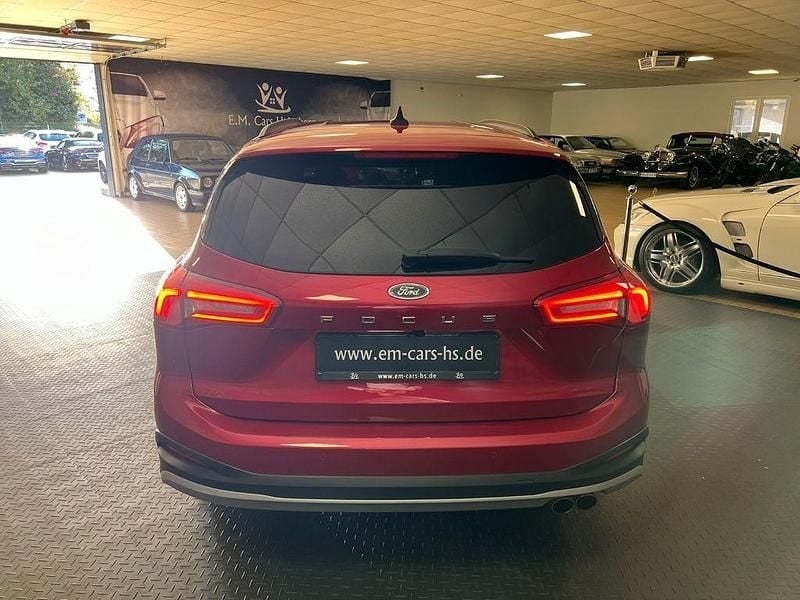 Używany Ford Focus Active X 150 KM (110 kW) 2022 Czerwony Sedan/Limuzyna