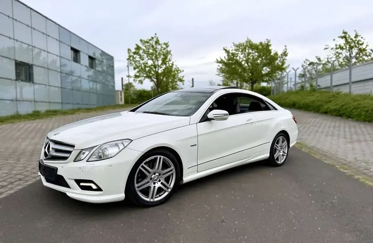 Gebraucht Mercedes E350 AMG 231 PS (169 kW) 2009 Weiß Coupé