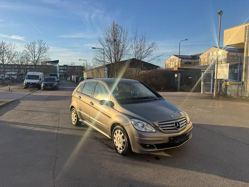 Gebraucht Mercedes B180 109 PS (80 kW) 2007 Silber Van / Kleinbus