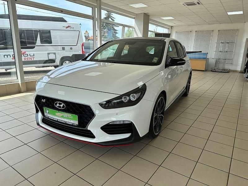 Weiß Gebraucht 2018 Hyundai i30 N Performance Limousine | 17.495 € (Guter Preis) - Bild 1/4