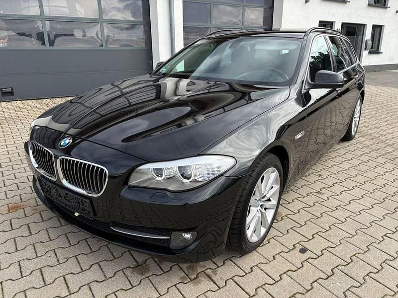 Schwarz Gebraucht 2011 BMW 530 Kombi | 7.700 € (Superpreis) - Bild 1/4