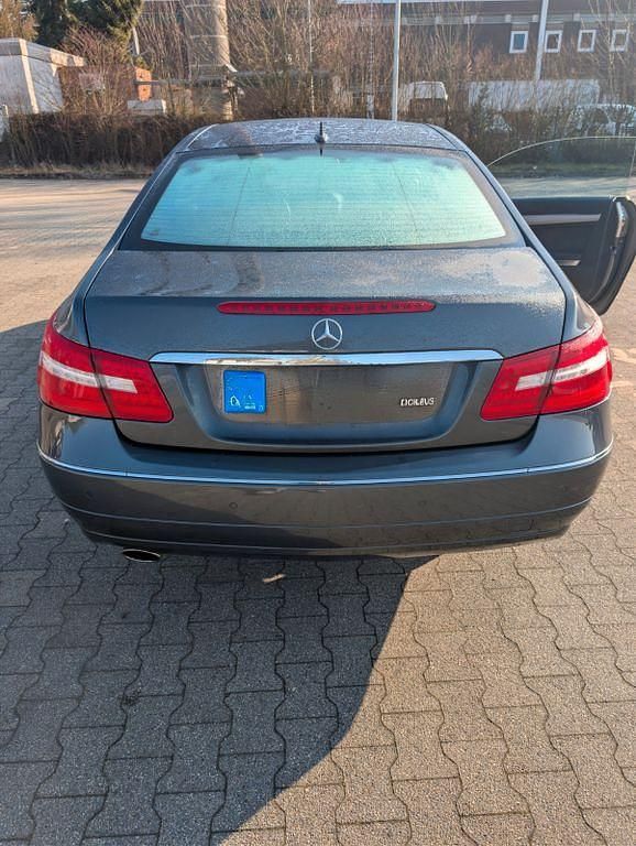 Gebraucht Mercedes E220 170 PS (125 kW) 2013 Grau Coupé