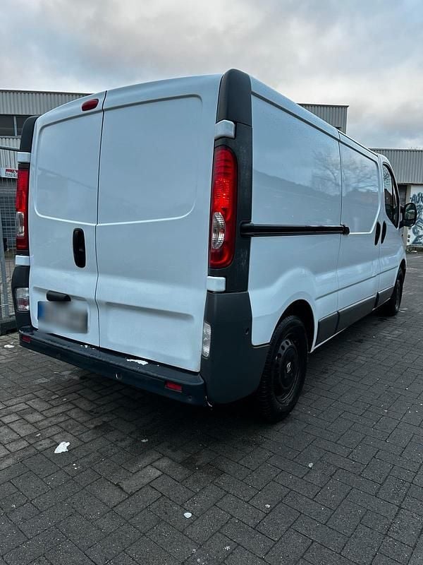 Gebraucht Opel Vivaro 114 PS (83 kW) 2012 Weiß Van / Kleinbus
