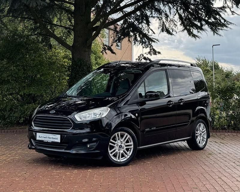 Schwarz Gebraucht 2016 Ford Tourneo Courier Titanium Van / Kleinbus | 8.999 € (Guter Preis) - Bild 1/4
