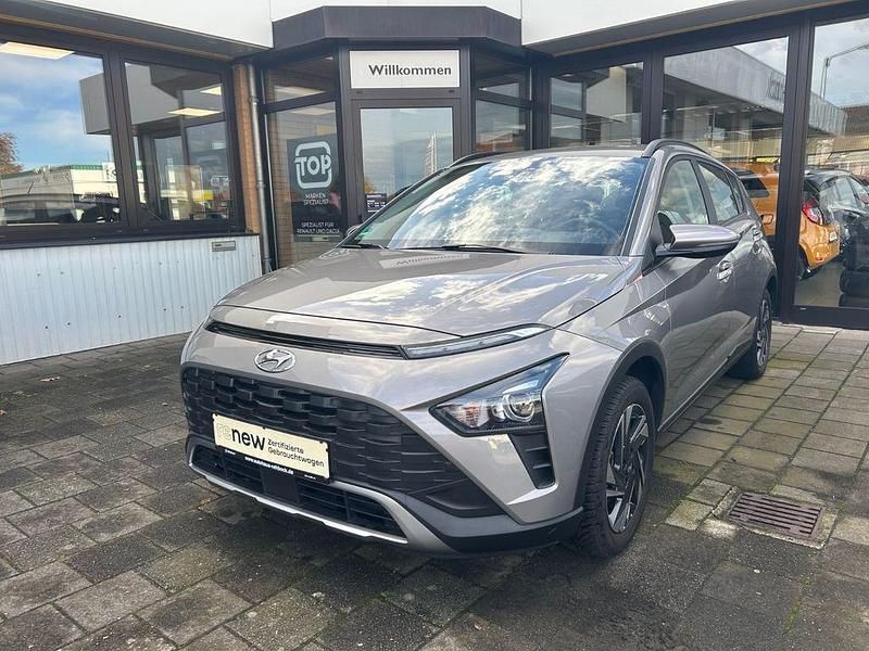 Grau Gebraucht 2022 Hyundai Bayon Intro Edition SUV | 16.990 € (Guter Preis) - Bild 1/4