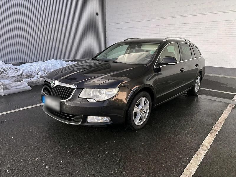 Schwarz Gebraucht 2010 Skoda Superb Kombi | 2.700 € (Superpreis) - Bild 1/4