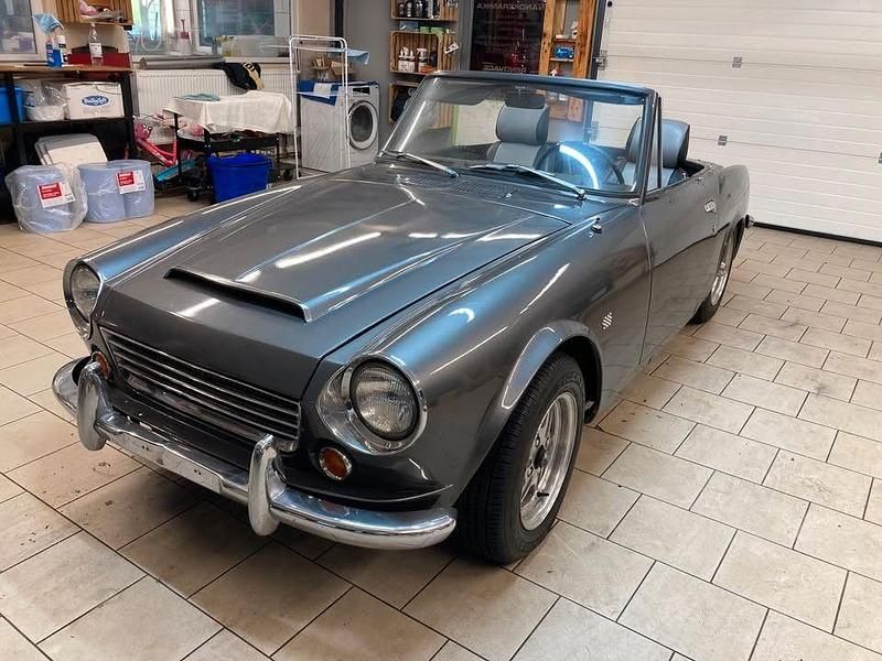 Silber Gebraucht 1969 Datsun 1600 Cabrio | 8.000 € - Bild 1/4