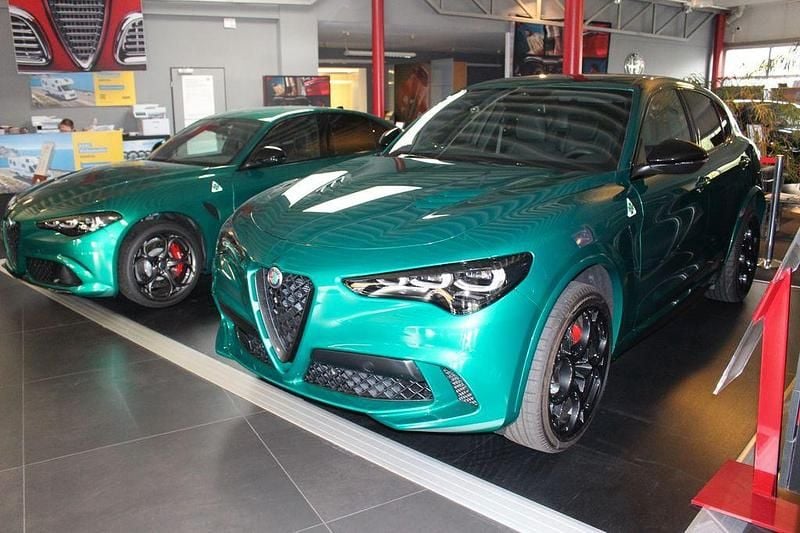 Grün Neu 2025 Alfa Romeo Stelvio Quadrifoglio SUV | 102.800 € - Bild 1/4