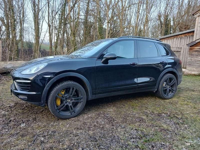 Tiefschwarzmetallic Gebraucht 2011 Porsche Cayenne Turbo SUV | 21.950 € (Teuer) - Bild 1/4