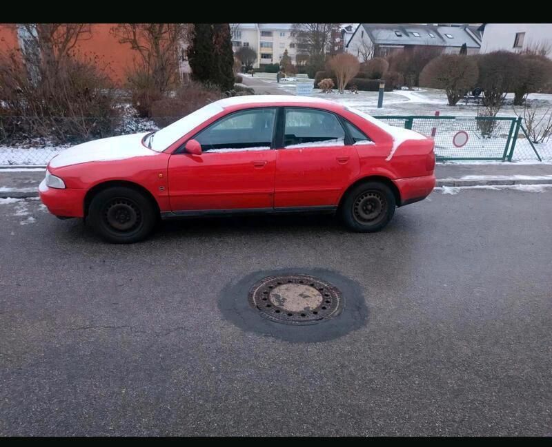 Rot Gebraucht 1995 Audi A4 Limousine | 300 € - Bild 1/4