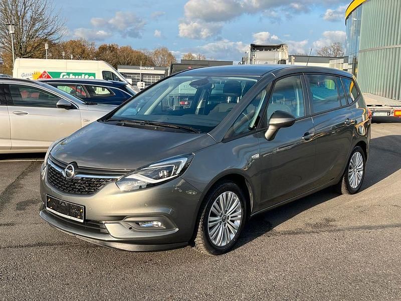 Grau Gebraucht 2018 Opel Zafira Active Van / Kleinbus | 15.990 € (Guter Preis) - Bild 1/4