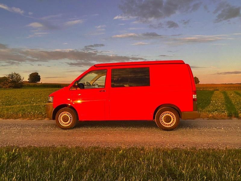 Używany VW Transporter 102 KM (75 kW) 2011 Czerwony Van