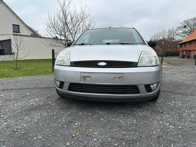 Gebraucht Ford Fiesta 100 PS (73 kW) 2003 Silber Kleinwagen