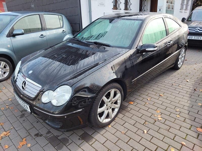 Gebraucht Mercedes C180 143 PS (105 kW) 2007 Schwarz Coupé