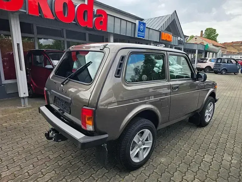 Gebraucht Lada niva 83 PS (61 kW) 2023 Koriander metallic SUV