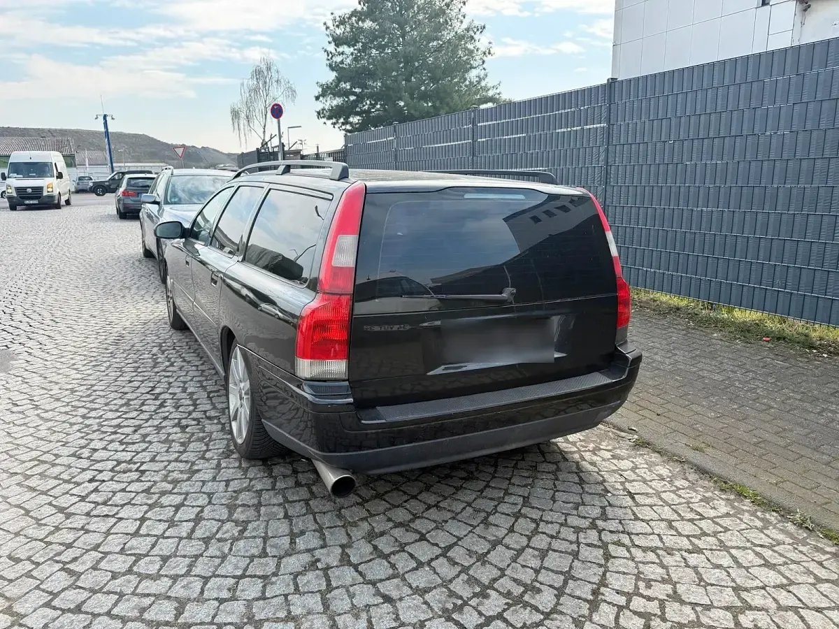 Używany Volvo V70 200 KM (147 kW) 2003 Czarny Kombi