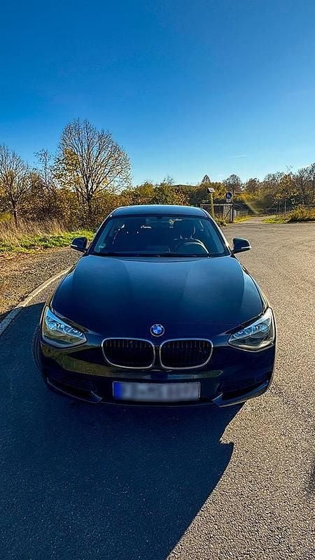Schwarz Gebraucht 2014 BMW 116 Sport Line Kleinwagen | 9.950 € - Bild 1/4