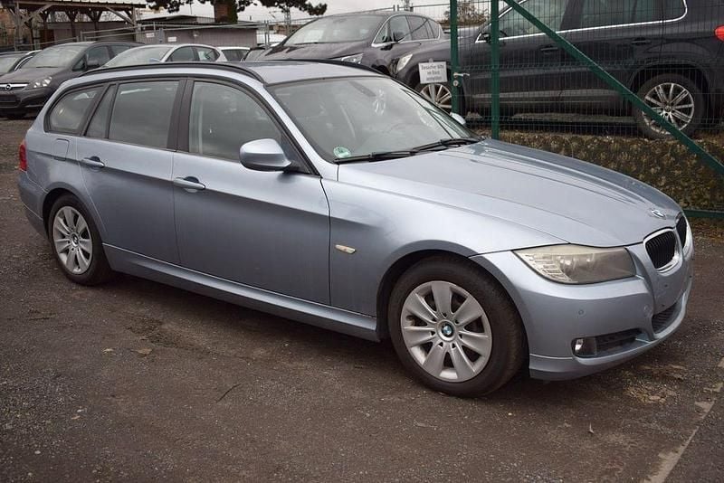 Gebraucht BMW 318 Comfort Edition 143 PS (105 kW) 2012 Blau Kombi