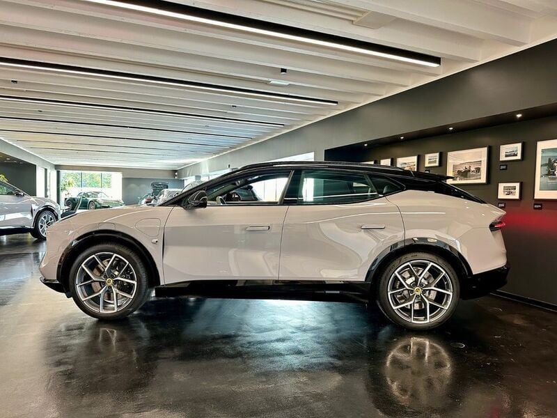 Neu Lotus Eletre 450 kW (612 PS) 2025 Grau SUV